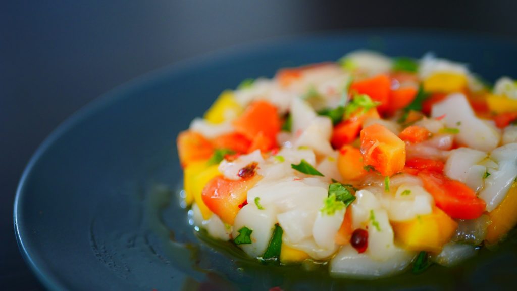 Scallop mango papaya tartare